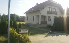 Zalakarosi Égerfa Nyaralóház Földszinti és Emeleti Apartman